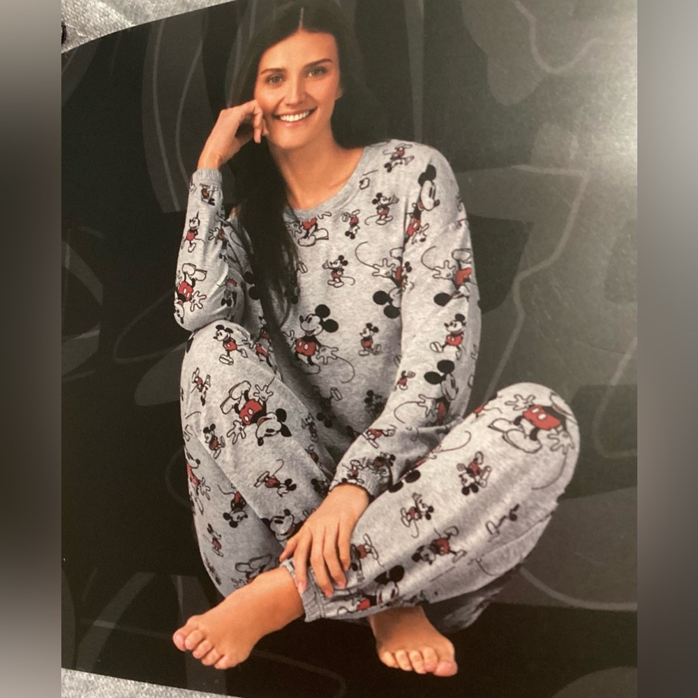 NEW! Disney Mickey Lounging Pajamas